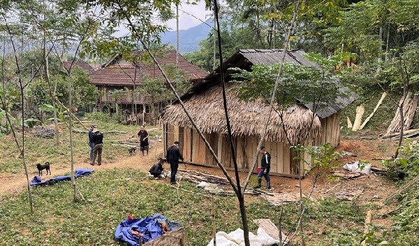 Nghệ An: Bắt đối tượng đào hố trên đồi cao để chôn giấu ma túy - ảnh 1