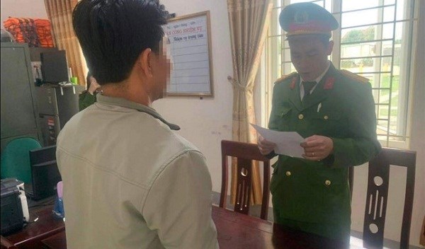 Tạm giữ thầy giáo bị tố “đụng chạm” nhiều nữ học sinh tiểu học - ảnh 1