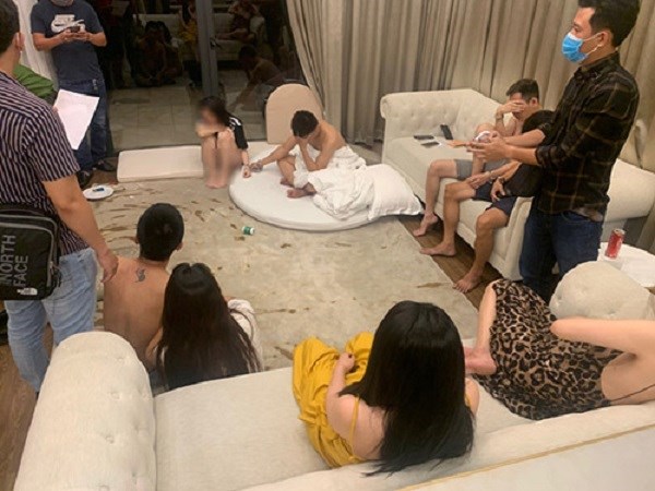 Nghệ An: Bắt nhóm thanh niên thuê villa sử dụng ma tuý giữa mùa dịch - ảnh 1