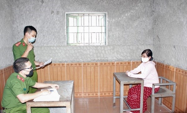 Nghệ An: Bắt 'nữ quái' lợi dụng tâm linh lừa đảo hơn 5 tỉ đồng - ảnh 1