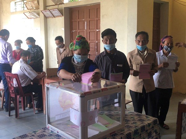 Cử tri miền núi Nghệ An thực hiện khuyến cáo 5k bầu cử sớm - ảnh 2