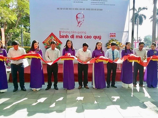 Khai mạc Triển lãm “Những tấm gương bình dị mà cao quý” - ảnh 1