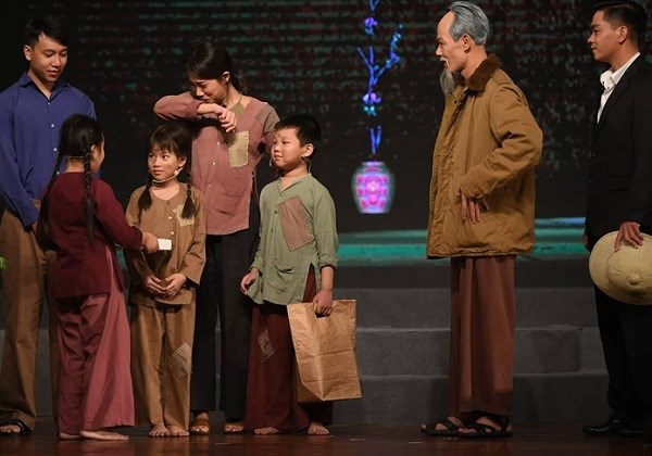 Xúc động chương trình chính luận - nghệ thuật đặc biệt 'Muôn vàn tình thương yêu' - ảnh 2