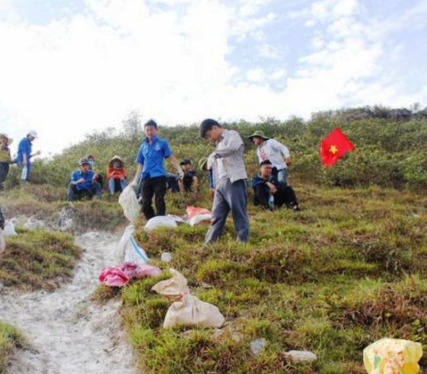 Dòng chữ "Bác Hồ sống mãi" tạc khắc trên rú Nhón 50 năm vẫn trường tồn - ảnh 2