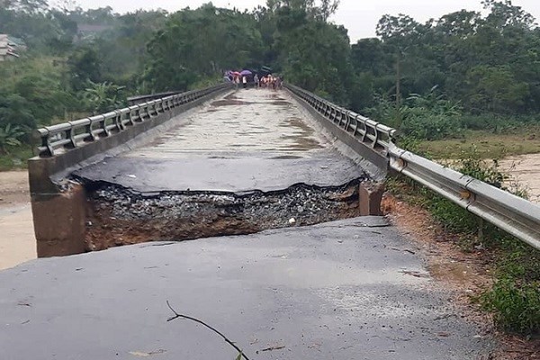 Nghệ An: Mưa lớn, nhiều địa phương ngập sâu trong biển nước - ảnh 5
