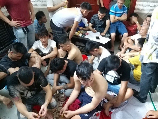 Nghệ An: Bắt 42 "con bạc" đang sát phạt nhau lúc nửa đêm - ảnh 2