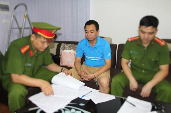 Công an khám xét nơi làm việc, nhà ở của quyền Trưởng phòng Ban dân tộc Nghệ An - ảnh 2
