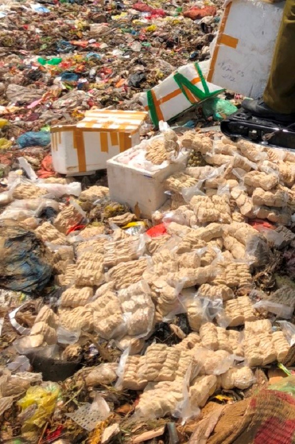 Nghệ An tiêu huỷ  400 kg chả cốm bốc mùi hôi thối không rõ nguồn gốc - ảnh 1