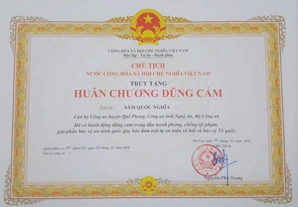 Truy tặng “Huân chương dũng cảm” cho đại úy hy sinh khi bắt nhóm ma túy - ảnh 1