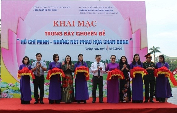 Trưng bày hơn 200 hình ảnh, tư liệu tại triển lãm chuyên đề “Hồ Chí Minh - Những nét phác họa chân dung” - ảnh 1