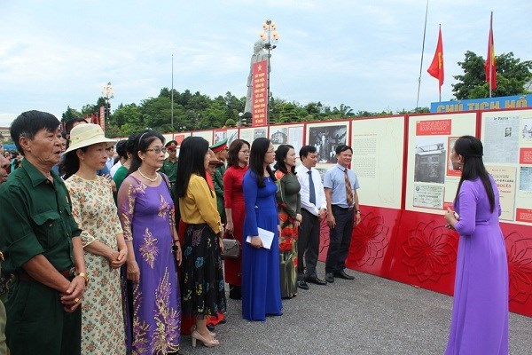 Trưng bày hơn 200 hình ảnh, tư liệu tại triển lãm chuyên đề “Hồ Chí Minh - Những nét phác họa chân dung” - ảnh 2