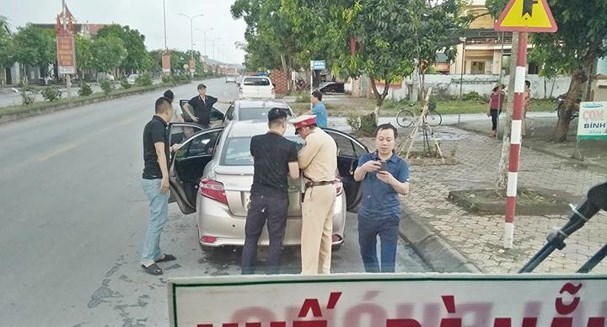 Nghệ An: Giải cứu kịp thời hai người phụ nữ trên đường bị bán sang Trung Quốc - ảnh 1