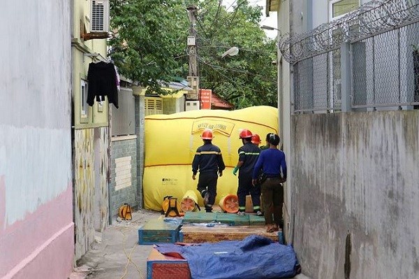 Bắt giữ người bố "ngáo đá" ném con trai  từ mái nhà xuống đất - ảnh 2