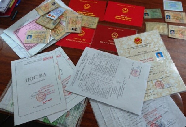 Nghệ An: Triệt phá đường dây làm bằng cấp, giấy tờ giả - ảnh 2