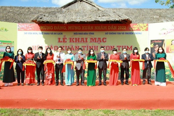Kon Tum: Trải nghiệm văn hóa truyền thống tại Hội Báo Xuân Nhâm Dần 2022 - ảnh 1