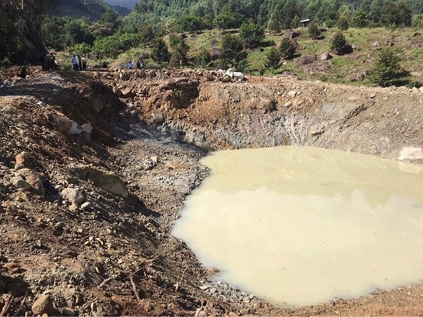 Khánh Hòa: Ngang nhiên lấn chiếm đất rừng phòng hộ, ngăn suối làm hồ chứa nước - ảnh 1