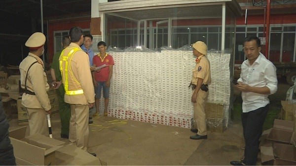 Đắk Lắk: Tạm giữ đối tượng vận chuyển 22.000 bao thuốc lá lậu - ảnh 1