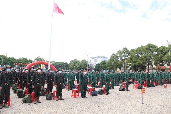 Gần 10.000 công dân các tỉnh Tây Nguyên và Bình Định nô nức lên đường nhập ngũ - ảnh 2