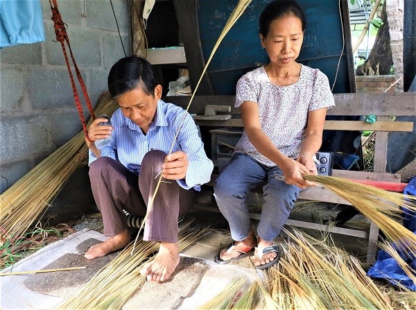 Hai chị em nhà nghèo vượt khó, học giỏi ở Khánh Hòa - ảnh 2