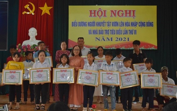 Kon Tum biểu dương người khuyết tật vươn lên hòa nhập cộng đồng - ảnh 1