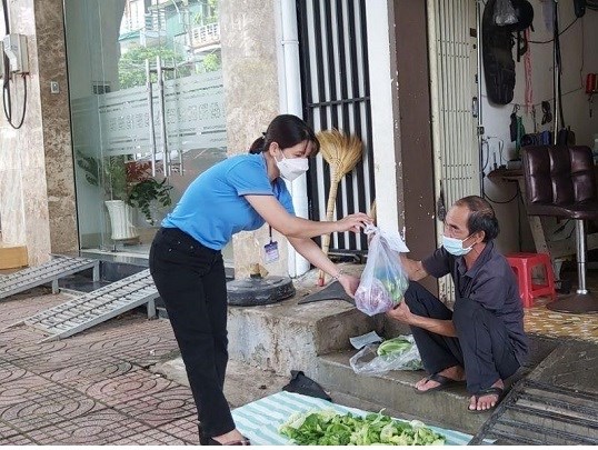 Ấm lòng những “Gian hàng 0 đồng” giữa đại dịch - ảnh 2