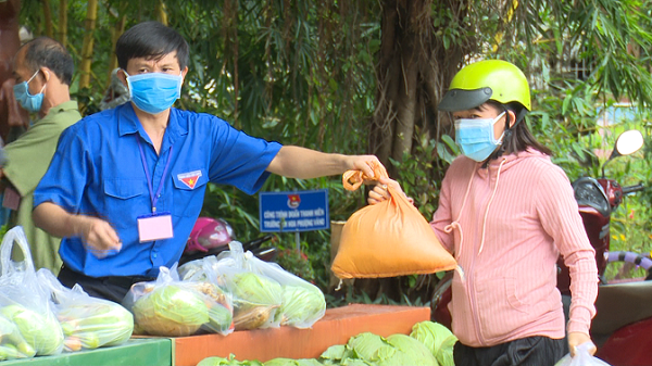 Ấm lòng những “Gian hàng 0 đồng” giữa đại dịch - ảnh 3