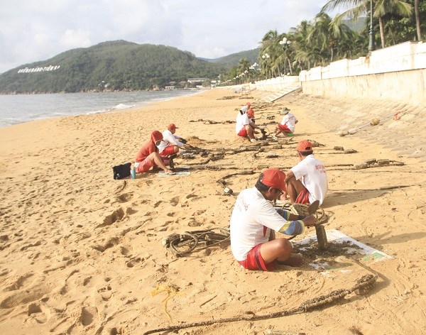 Những người thầm lặng làm đẹp  môi trường du lịch biển Quy Nhơn - ảnh 3