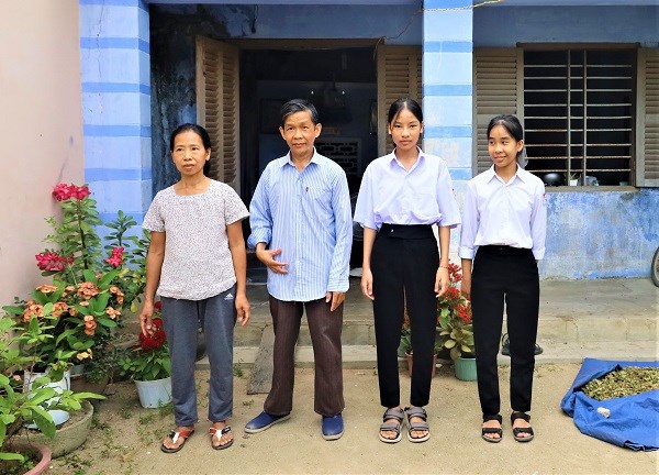 Hai chị em nhà nghèo vượt khó, học giỏi ở Khánh Hòa - ảnh 3