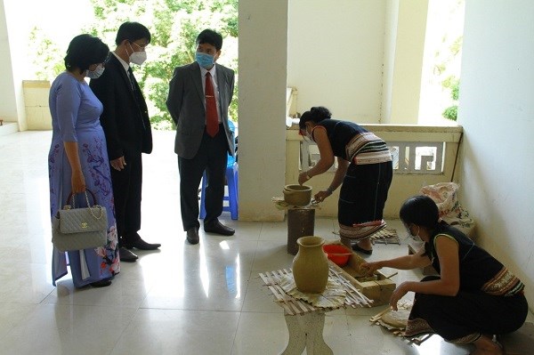 Kon Tum: Trải nghiệm văn hóa truyền thống tại Hội Báo Xuân Nhâm Dần 2022 - ảnh 5