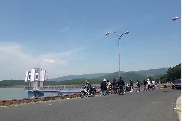 Đà Lạt: Khách về, rác... ở lại - ảnh 4