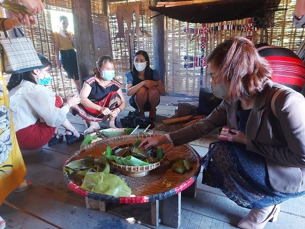 Kon Tum: Trải nghiệm văn hóa truyền thống tại Hội Báo Xuân Nhâm Dần 2022 - ảnh 8