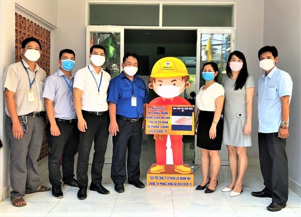 PC Khánh Hòa: Thiết kế, lắp đặt thiết bị rửa tay sát khuẩn tự động - ảnh 2