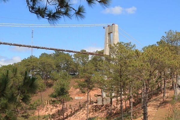 Lâm Đồng: Đề xuất buộc tháo dỡ công trình cầu đáy kính không phép - ảnh 1