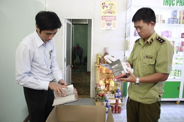 Đắk Lắk: Xử phạt 2 nhà thuốc “găm hàng” khẩu trang y tế - ảnh 1