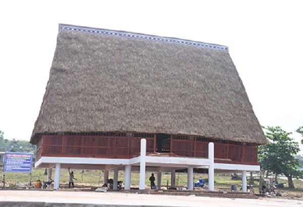 Kon Tum: Nhà rông văn hóa huyện Đắk Tô cháy dữ dội trong đêm - ảnh 2