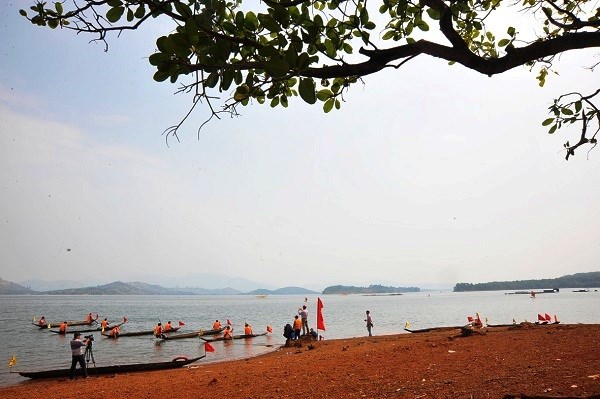 Về Gia Lai xem đua thuyền độc mộc - ảnh 2