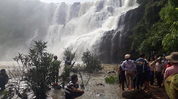 Gia Lai: Huy động lực lượng tìm kiếm 3 nạn nhân mất tích khi đi bơi - ảnh 1