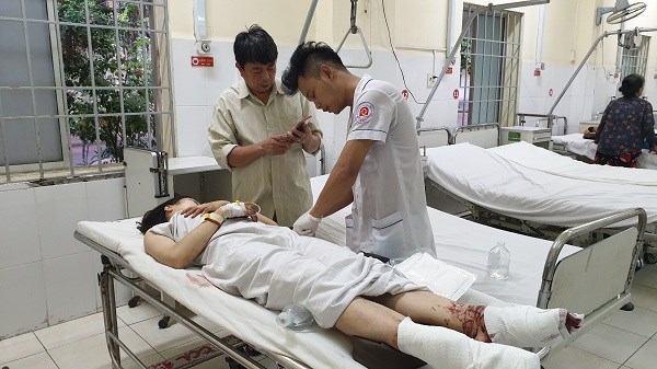 2 xe khánh tông nhau, 25 người thương vong - ảnh 3