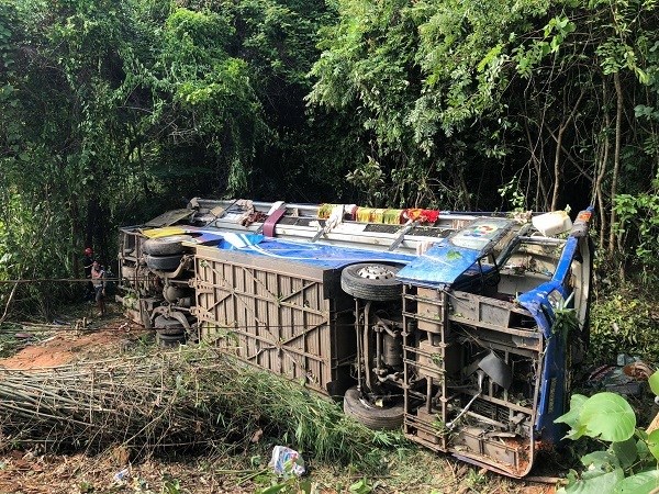Kon Tum: Xe khách lao xuống vực, 5 người chết, 33 người bị thương - ảnh 2