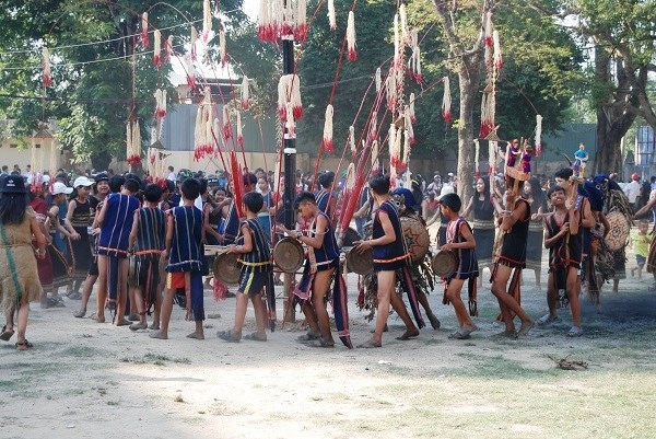 Kon Tum: Nỗ lực truyền giữ di sản cồng chiêng trong trường học - ảnh 2
