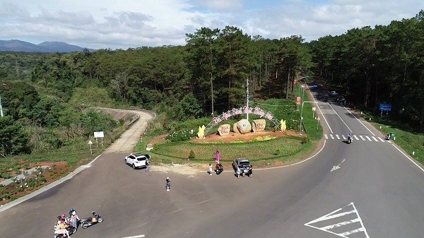 Huyện Kon Plông (tỉnh Kon Tum): Nỗ lực vì môi trường du lịch xanh - sạch - đẹp - ảnh 3