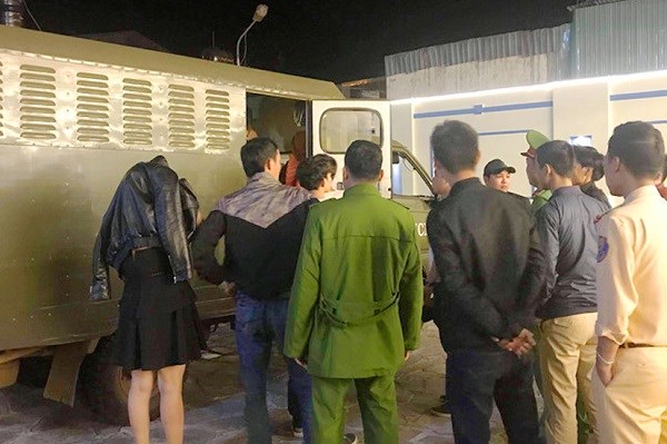 Gia Lai: Khách và nhân viên cùng chơi ma túy đá tại quán karaoke - ảnh 1