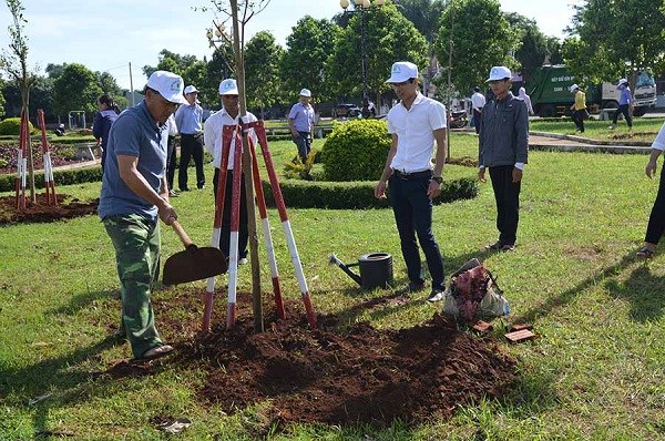 Gia Lai: Nhiều địa phương hưởng ứng làm xanh, sạch môi trường sống - ảnh 1