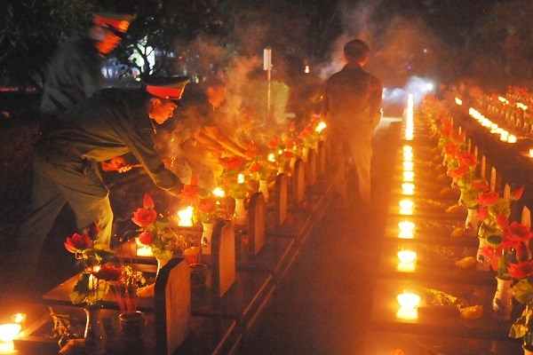 Gia Lai: Thắp nến tri ân các anh hùng liệt sĩ - ảnh 2