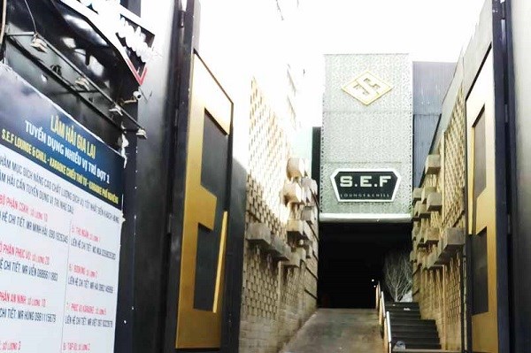 Gia Lai: Đột kích quán bar phát hiện 57 thanh niên dương tính ma túy - ảnh 1