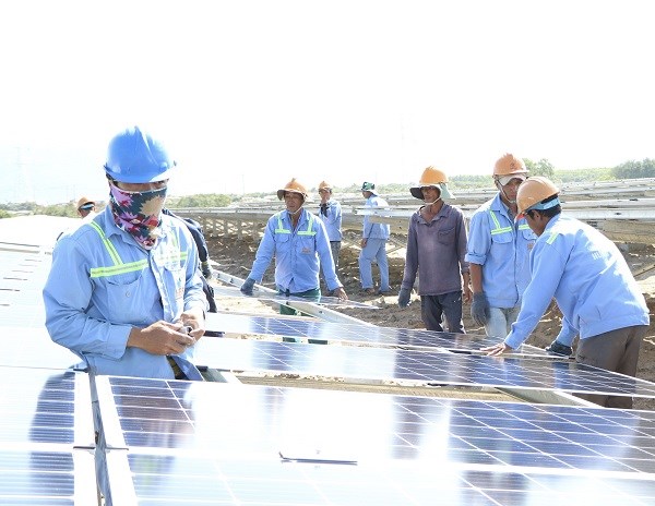 Phóng sự ảnh: Đón Tết trên công trường năng lượng tái tạo - ảnh 5