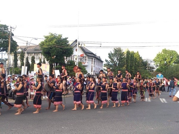 Đa sắc màu văn hóa dân tộc tại Lễ hội đường phố ở Kon Tum - ảnh 8