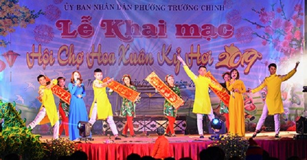 Kon Tum: Cuốn hút Hội chợ hoa Xuân Kỷ Hợi 2019 - ảnh 3