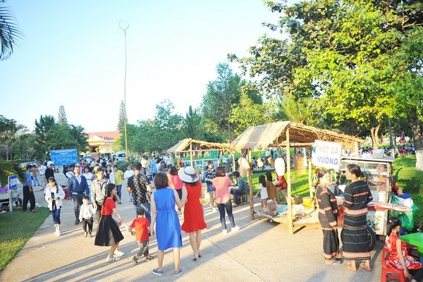Gia Lai: Lễ hội mùa Xuân hút du khách - ảnh 4