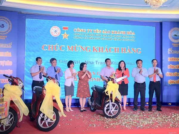 Trao giải thưởng "Sanest Khánh Hòa - Niềm tự hào thương hiệu Việt Nam" - ảnh 2